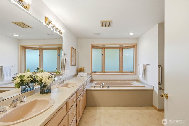 531 View Ridge Drive, Everett, WA 98203