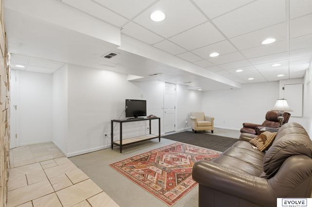 6109 Hamilton Street, Omaha, NE 68132