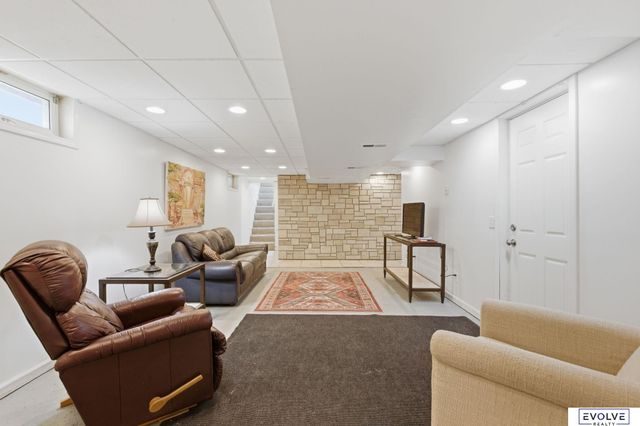 6109 Hamilton Street, Omaha, NE 68132