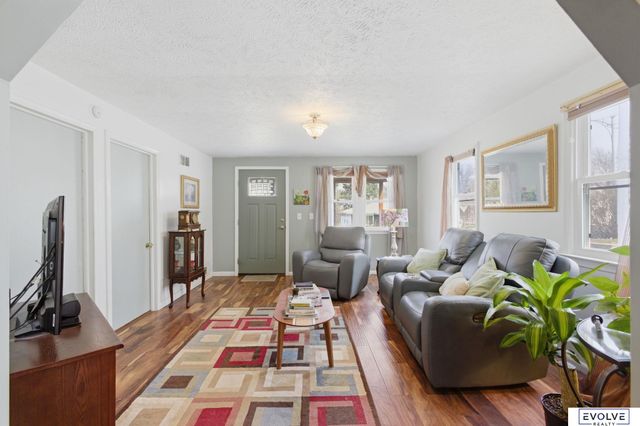 6109 Hamilton Street, Omaha, NE 68132