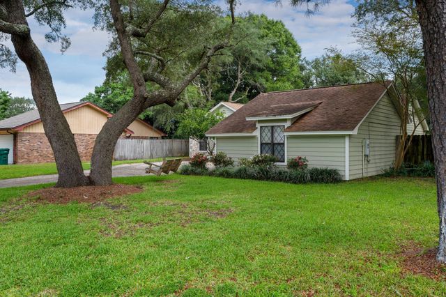 615 St Martin Cove, Niceville, FL 32578