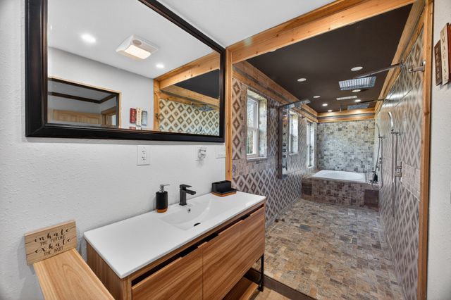 795 Pine Rd, Pikeville, TN 37367