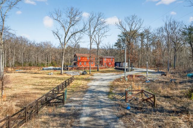 795 Pine Rd, Pikeville, TN 37367