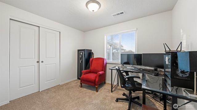 1029 W Sequoia Road, Moses Lake, WA 98837