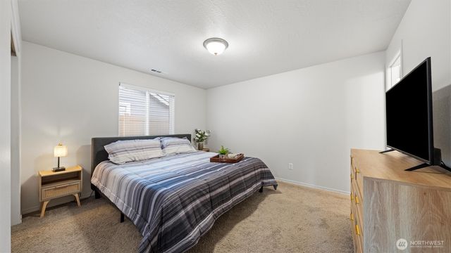 1029 W Sequoia Road, Moses Lake, WA 98837