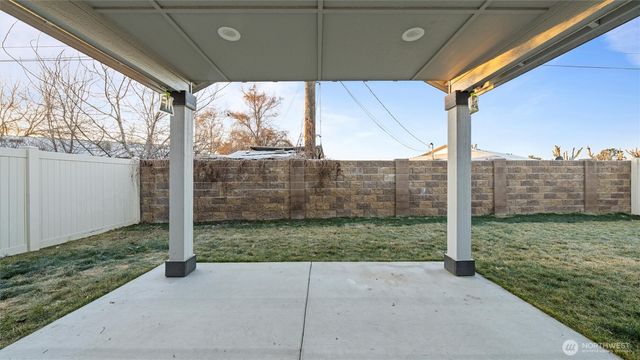 1029 W Sequoia Road, Moses Lake, WA 98837