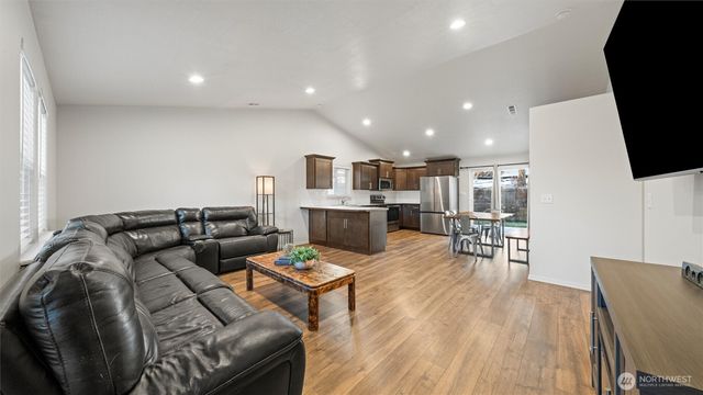 1029 W Sequoia Road, Moses Lake, WA 98837