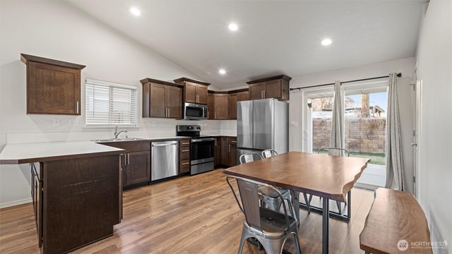 1029 W Sequoia Road, Moses Lake, WA 98837