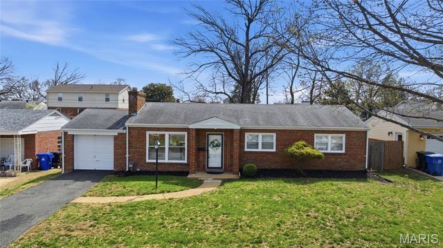 7742 Burr Oak Lane, University City, MO 63130