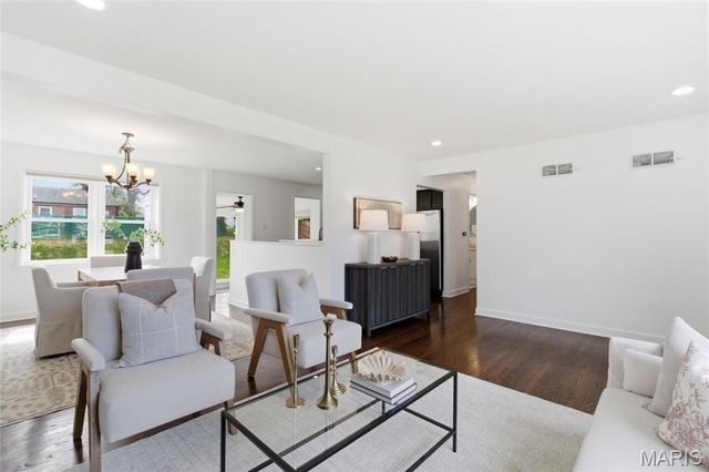 7742 Burr Oak Lane, University City, MO 63130