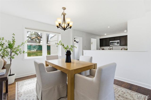 7742 Burr Oak Lane, University City, MO 63130