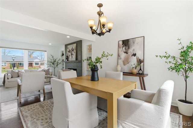 7742 Burr Oak Lane, University City, MO 63130