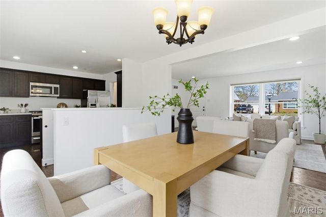 7742 Burr Oak Lane, University City, MO 63130