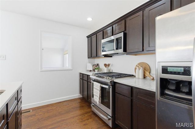 7742 Burr Oak Lane, University City, MO 63130