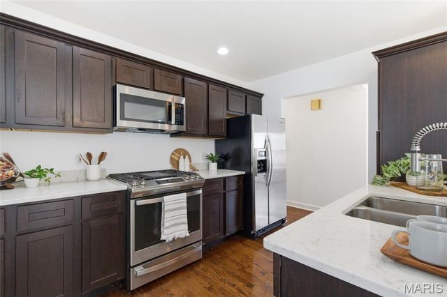 7742 Burr Oak Lane, University City, MO 63130