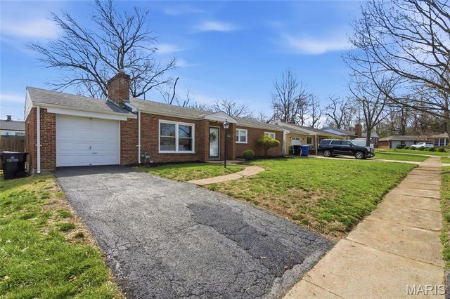 7742 Burr Oak Lane, University City, MO 63130