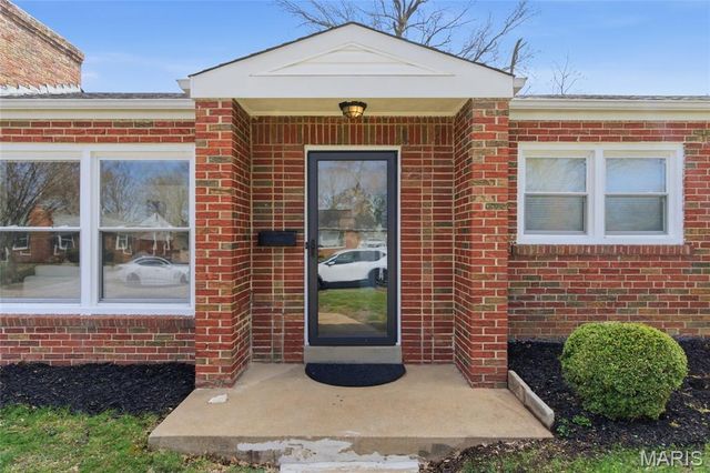 7742 Burr Oak Lane, University City, MO 63130