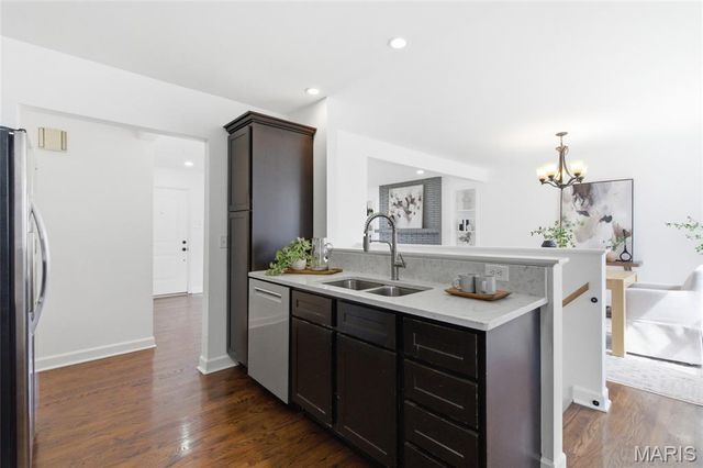 7742 Burr Oak Lane, University City, MO 63130