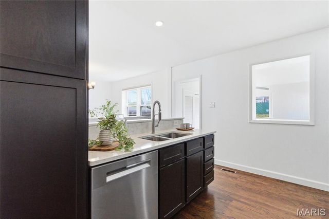 7742 Burr Oak Lane, University City, MO 63130