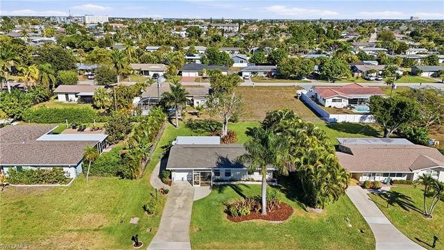 5225 Pocatella CT, Cape Coral, FL 33904