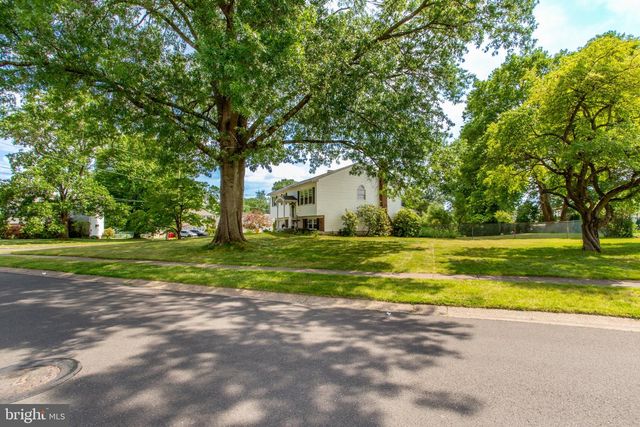 494 OVERLOOK DR, Warminster, PA 18974