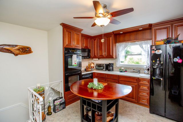494 OVERLOOK DR, Warminster, PA 18974