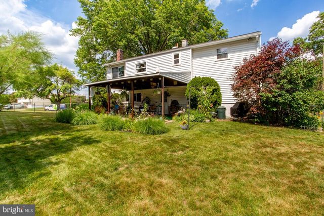 494 OVERLOOK DR, Warminster, PA 18974