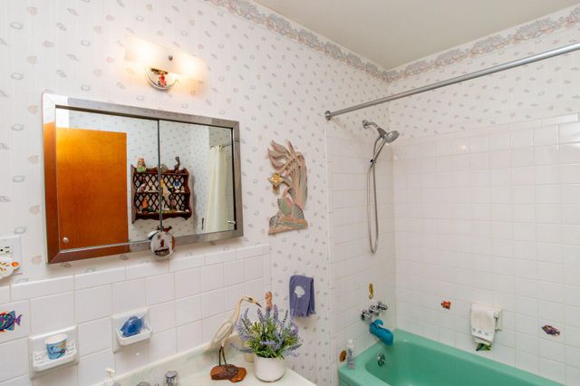 494 OVERLOOK DR, Warminster, PA 18974