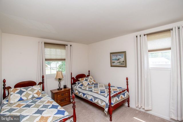 494 OVERLOOK DR, Warminster, PA 18974
