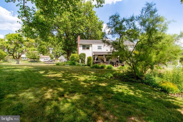 494 OVERLOOK DR, Warminster, PA 18974
