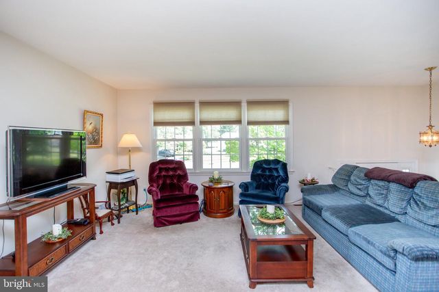 494 OVERLOOK DR, Warminster, PA 18974