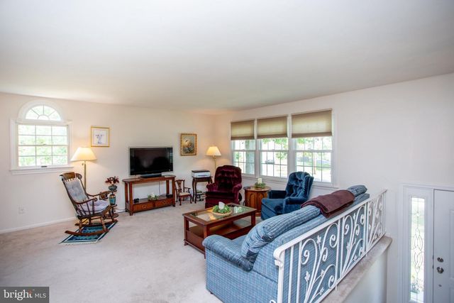 494 OVERLOOK DR, Warminster, PA 18974
