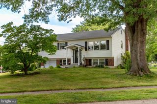 494 OVERLOOK DR, Warminster, PA 18974