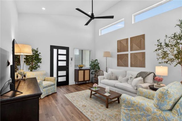 881 Capital St, Costa Mesa, CA 92627