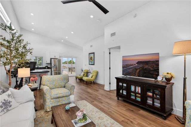 881 Capital St, Costa Mesa, CA 92627