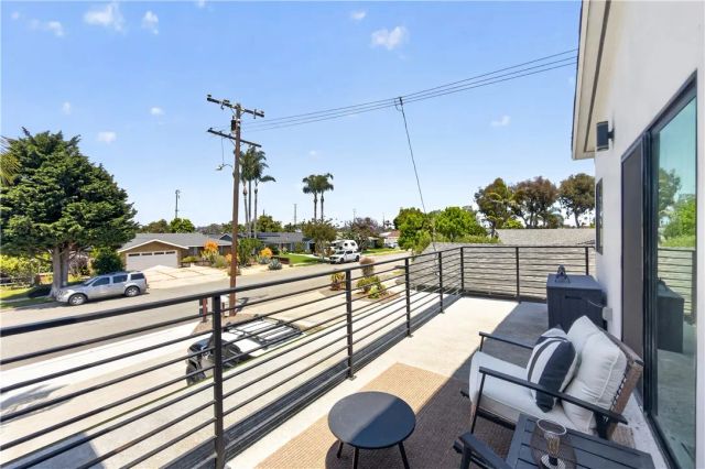 881 Capital St, Costa Mesa, CA 92627