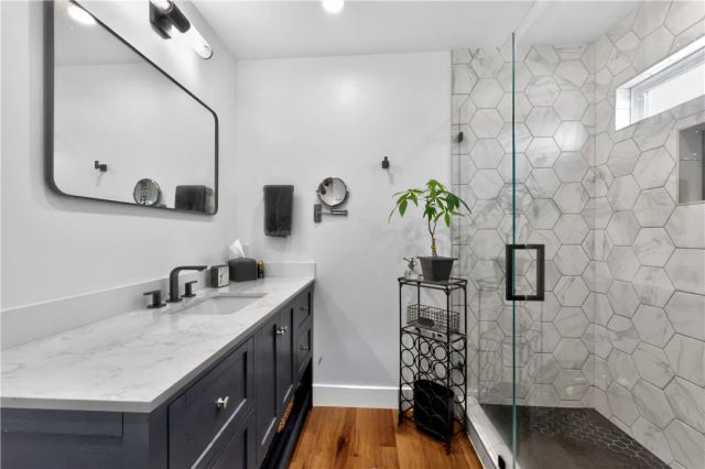 881 Capital St, Costa Mesa, CA 92627