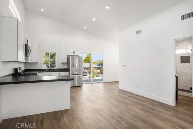 881 Capital St, Costa Mesa, CA 92627
