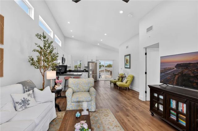 881 Capital St, Costa Mesa, CA 92627