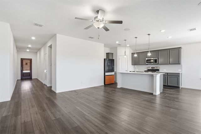 9110 S Field Lane, Arlington, TX 76002