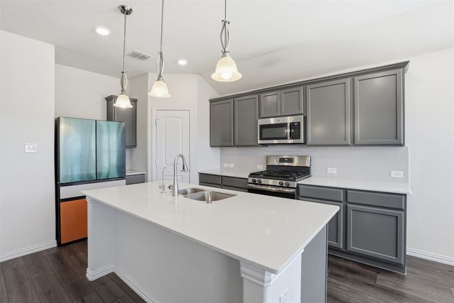 9110 S Field Lane, Arlington, TX 76002