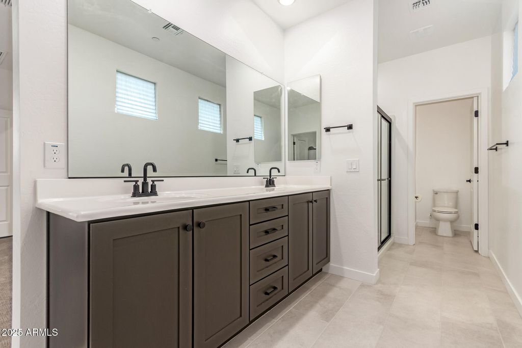 Image 8 of property listing at 5365 N 205TH Drive, Buckeye, AZ 85396