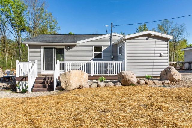 136 Pleasant Drive, Six Lakes, MI 48886