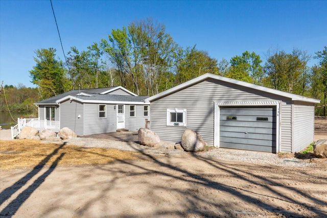 136 Pleasant Drive, Six Lakes, MI 48886