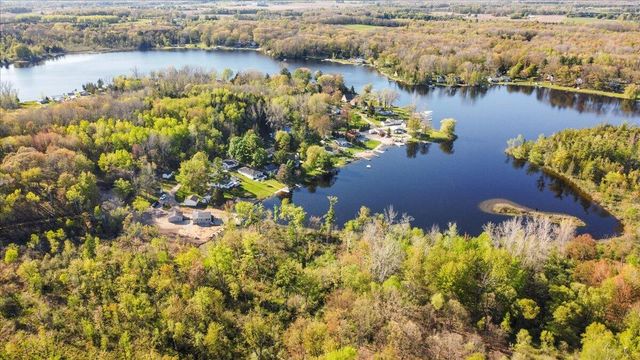 136 Pleasant Drive, Six Lakes, MI 48886