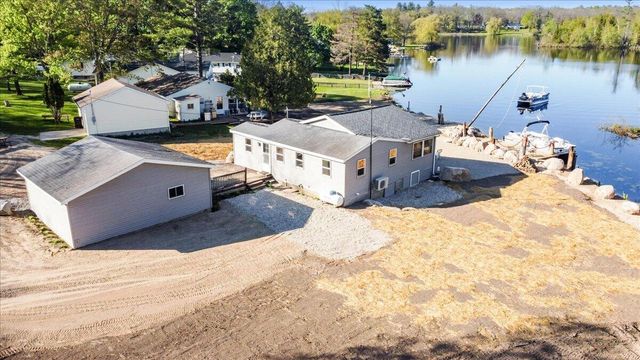 136 Pleasant Drive, Six Lakes, MI 48886