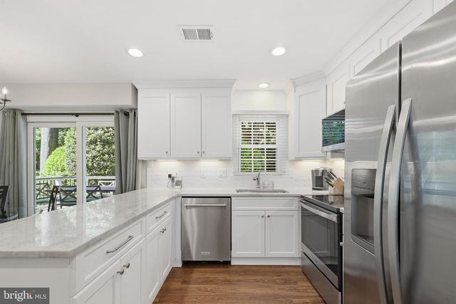 2706 HATMARK ST, Vienna, VA 22181