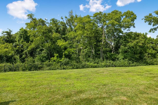 1420 Carderock Springs Dr, Gallatin, TN 37066