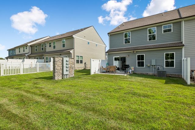 1420 Carderock Springs Dr, Gallatin, TN 37066