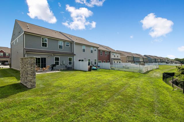 1420 Carderock Springs Dr, Gallatin, TN 37066